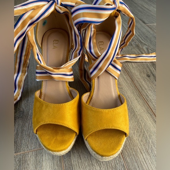 NWOT Lace Up Wedge - Picture 2 of 4